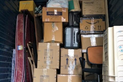 Akhanda-packers-and-movers-loading