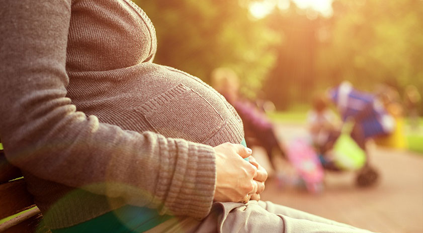 Pregnant woman shifting home