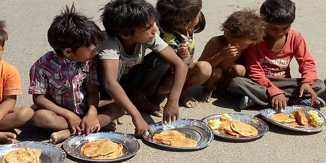 Annakshetra Jaipur Providing Lunch To Street Kids
