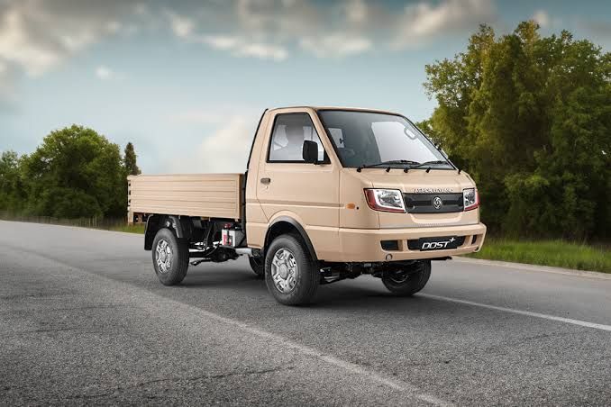 Ashok Leyland Dost being loaded with wardrobe and washing machine for a 2BHK house shift