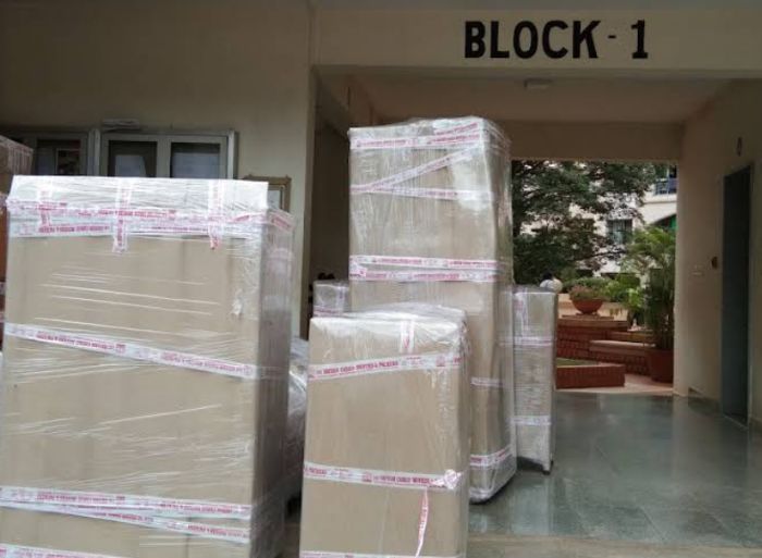 Local house shifting in Silk Board