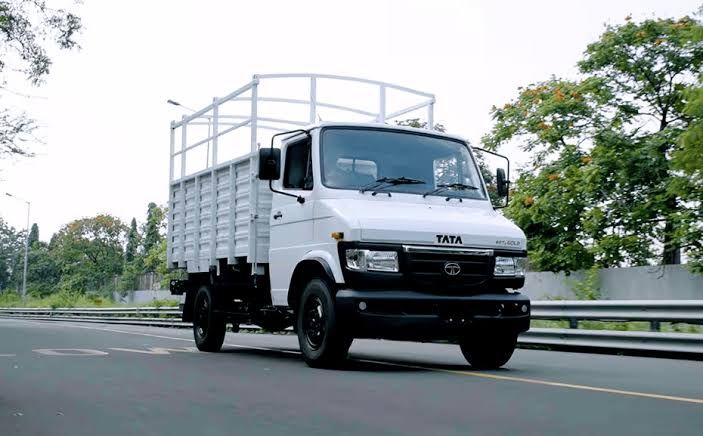 Tata 407 light commercial truck fully loaded with complete household contents for an inter-city relocation