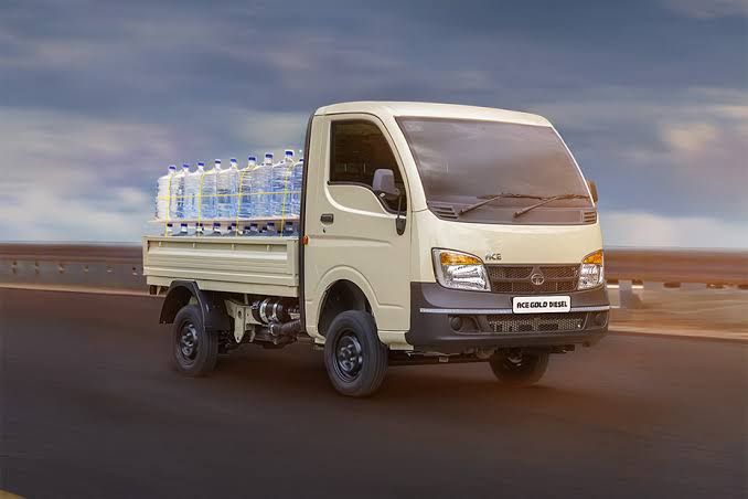 Tata Ace Chota Hathi being loaded with 1BHK furniture and boxes outside an apartment building