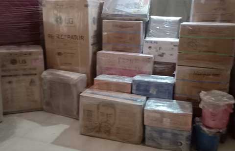 Clasico-Movers-Private-Limited-Unloading01.jpg