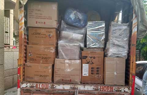 Eagle-Logistics-Packers-Movers-Hyderabad-Loading.jpg