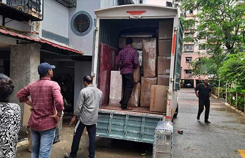 Pink-City-Relocations-Packers-Movers-Loading.jpg