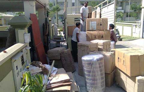Premier-India-Packers-Movers-Loading