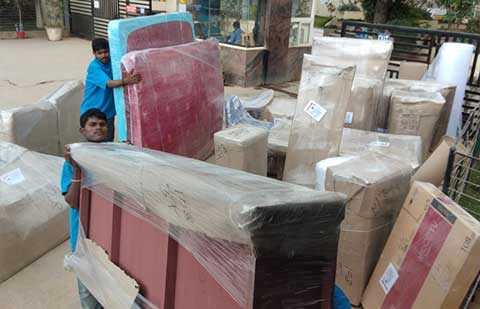 Swathi-Relocation-Packers-Movers-Unloading