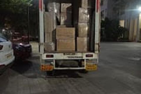 AUM-packers-and-movers-loading