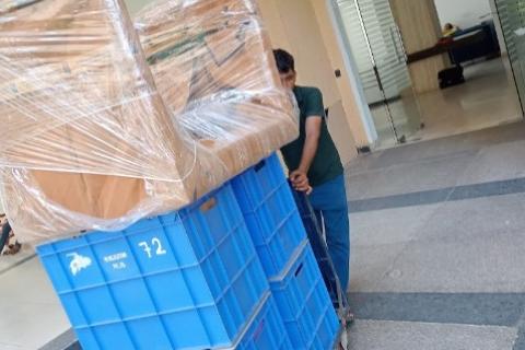 Aadhunik-packers-and-movers-shifting