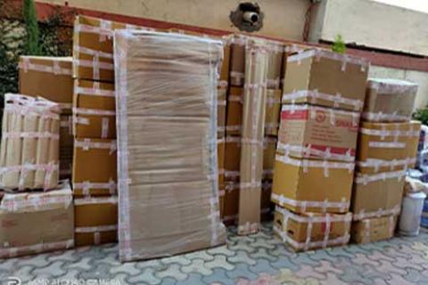 Aarti-Packers-Movers-Unloading.jpg