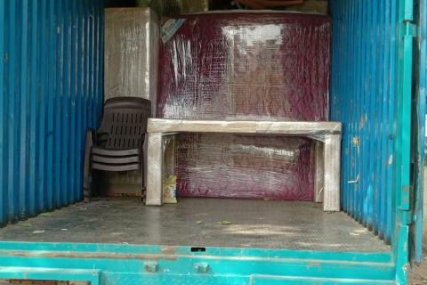 Aayush-packers-and-movers-loading