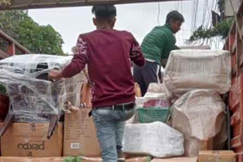 Aditya-Express-packers-and-movers-loading