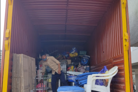Ado-Logistics-packers-and-movers-loading