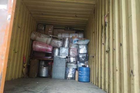 Ajadiwal-Packers-Movers-Loading01