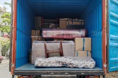 Ajay-cargo-packers-and-movers-loading