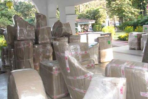 Alien-Packers-Movers-Loading.jpg