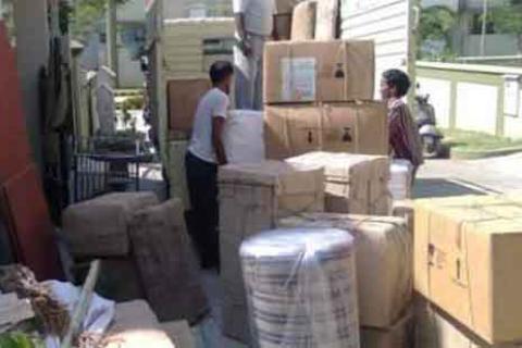 Allied-packers-and-movers-loading-relocation