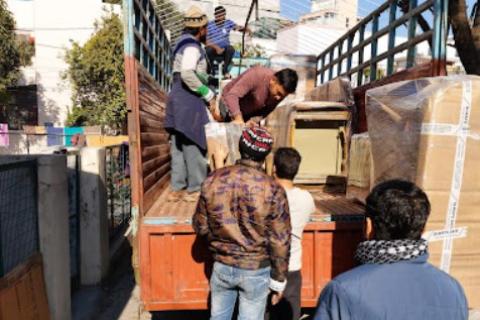 Always-safe-packers-and-movers-loading