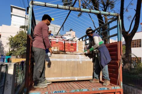 Always-safe-packers-and-movers-unloading