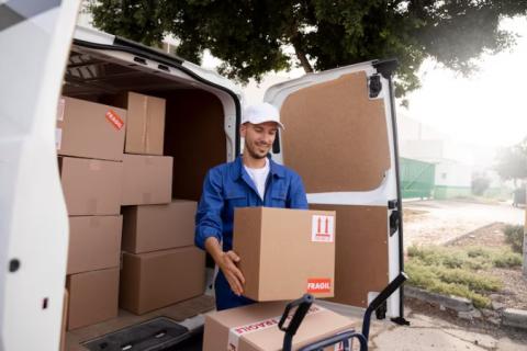 Ambe-packers-and-movers-unloading