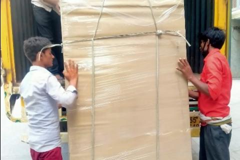 Ambey-packers-and-movers-loading