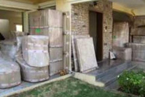 Asian International Movers Packers Unloading