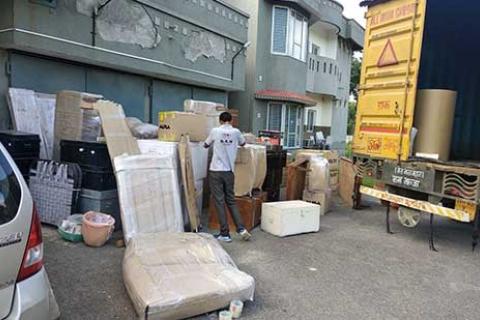 BKN Packers Movers Loading