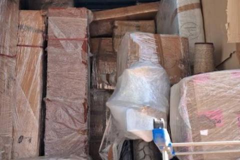 BSD-logistics-packers-and-movers-loading