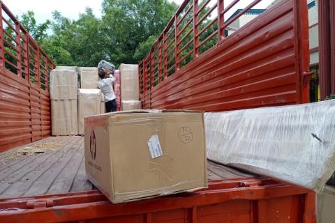 Bajaj-cargo-packers-and-movers-loading