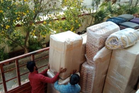 Best-TCI-packers-and-movers-loading