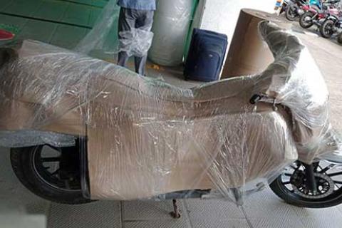 Blue-Fast-Packers-Movers-Bike-Shifting.jpg