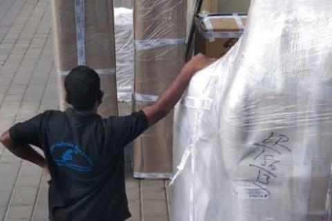 Budget Logistics Packers Unloading