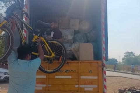 Chetak-ABD-packers-and-movers-loading