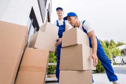Chetan-cargo-packers-and-movers-loading