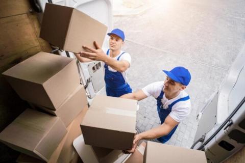 Chetan-cargo-packers-and-movers-unloading