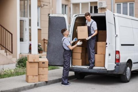 City-Home-packers-and-movers-unloading