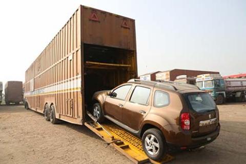 D2-Packers-and-Movers-Car-Transportation
