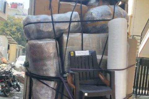 DSL-packers-movers-loading