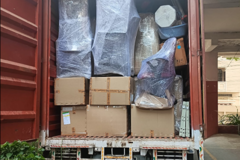 Deccan-express-packers-and-movers-loading
