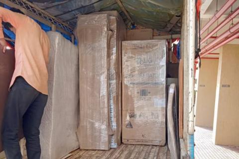 Diamond-national-packers-and-movers-loading
