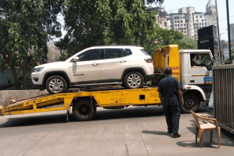 Expert-packers-and-movers-car-relocation