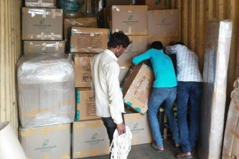 Express-cargo-packers-and-movers-loading