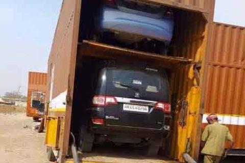 Forever-packers-and-movers-car-relocation