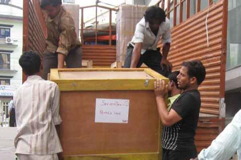 Forever-packers-and-movers-loading