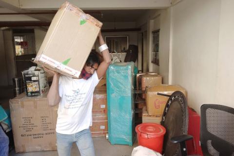 Fregro-packers-and-movers-loading