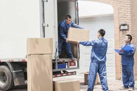Globe-Logistics-Packers-Loading.jpg