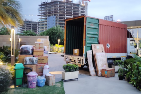 Golden-Cargo-Packers-and-Movers-loading