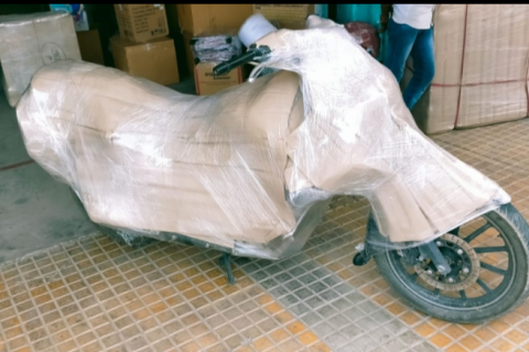 Greatway-cargo-packers-and-movers-bike-shifting