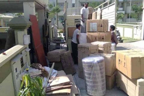 Hari-packers-and-movers-household-relocation